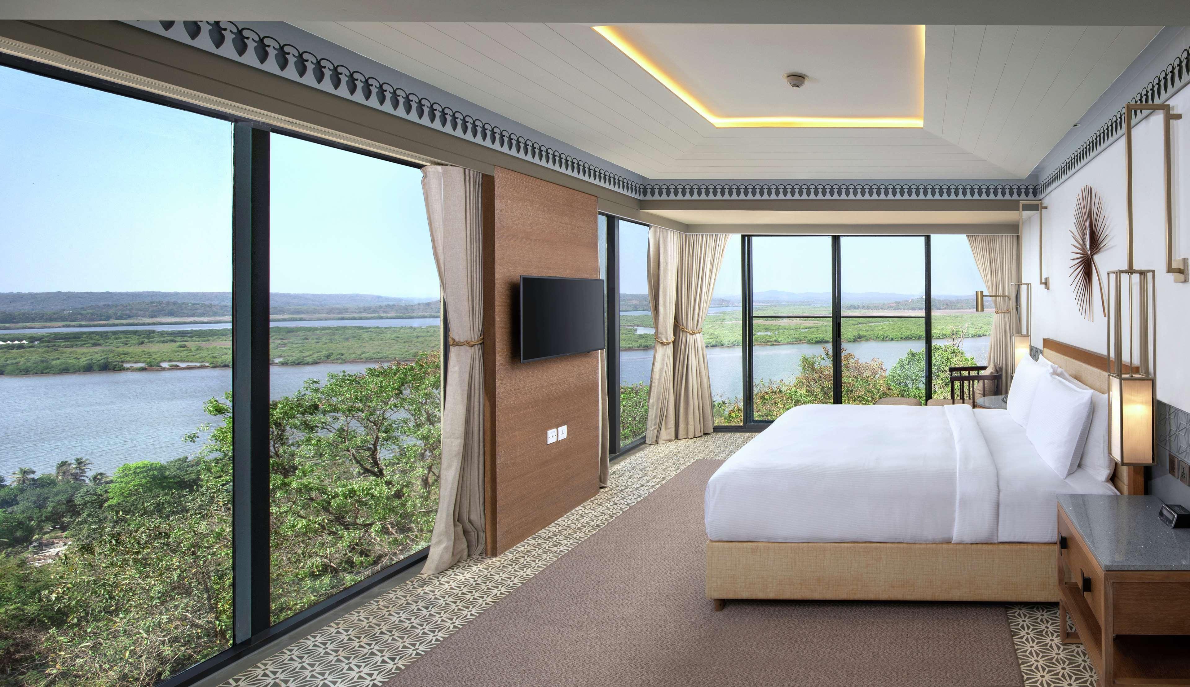 Doubletree By Hilton Goa - Panaji Hotel Ngoại thất bức ảnh