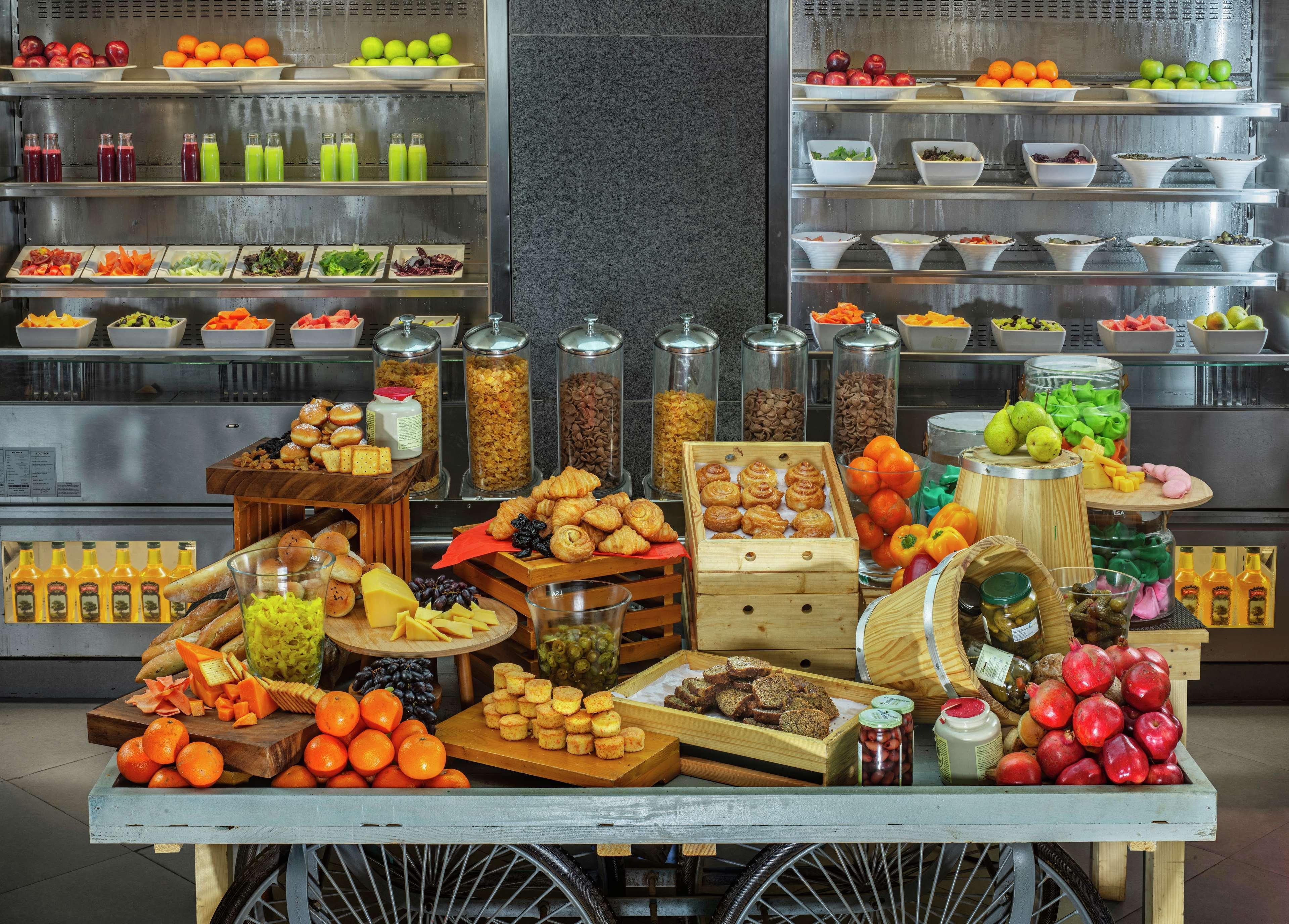 Doubletree By Hilton Goa - Panaji Hotel Ngoại thất bức ảnh