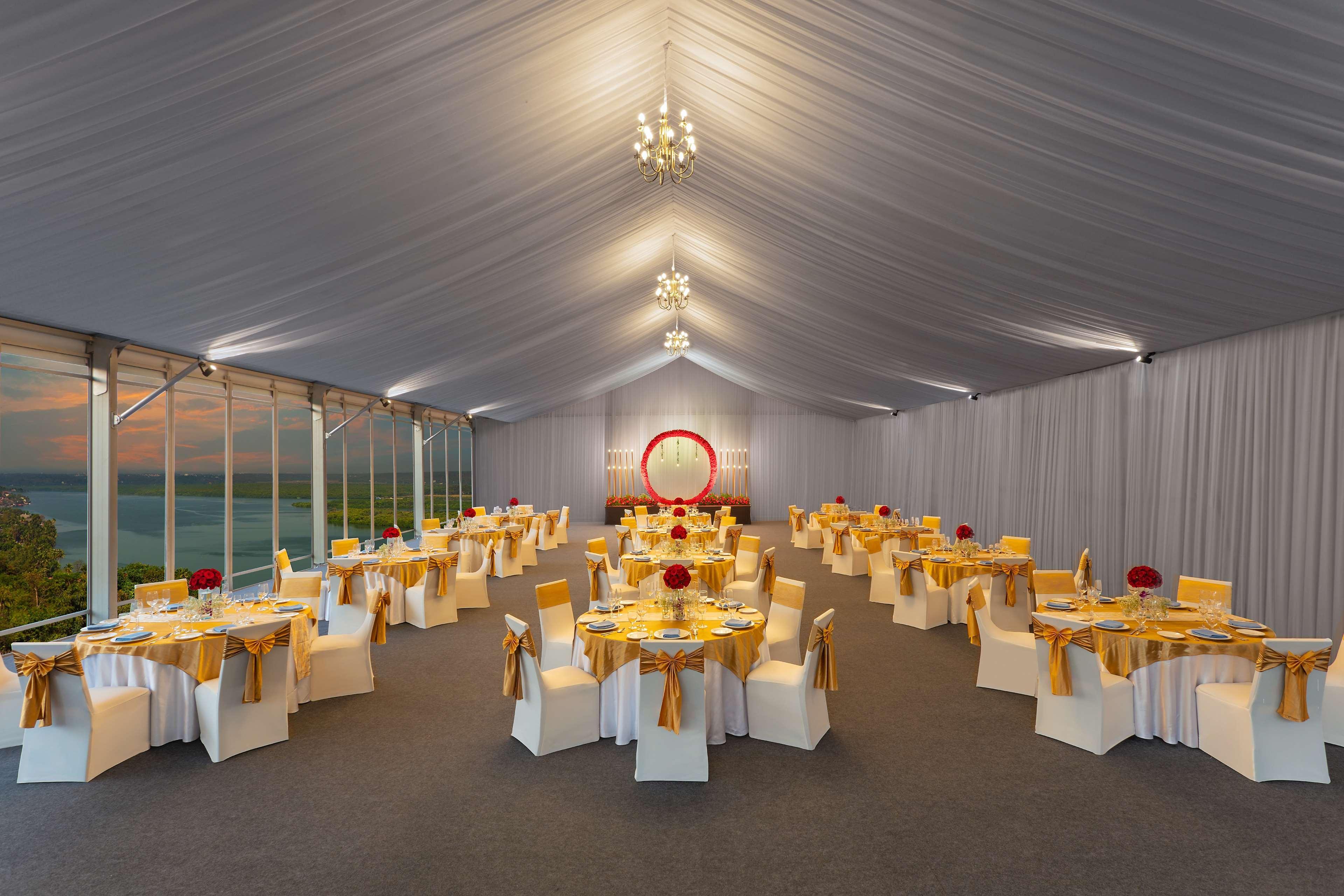 Doubletree By Hilton Goa - Panaji Hotel Ngoại thất bức ảnh