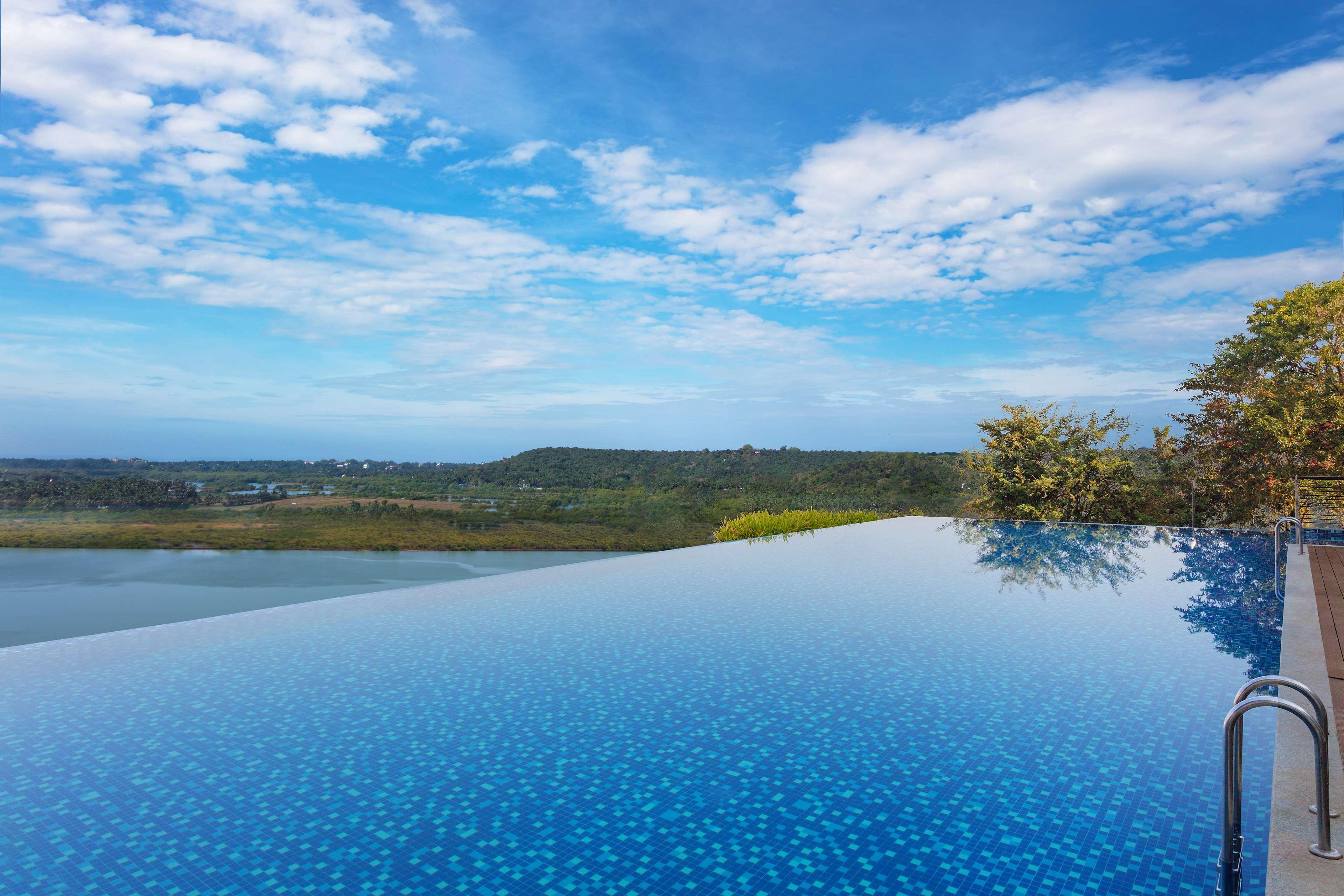 Doubletree By Hilton Goa - Panaji Hotel Ngoại thất bức ảnh