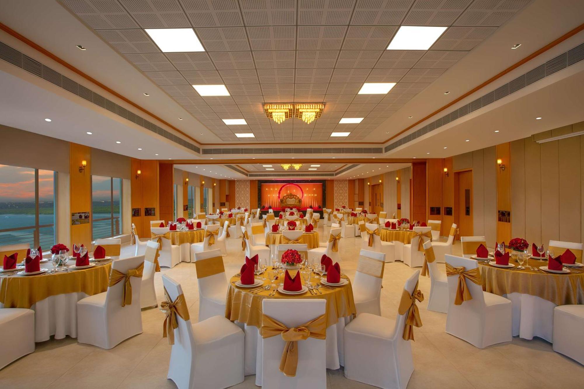 Doubletree By Hilton Goa - Panaji Hotel Ngoại thất bức ảnh
