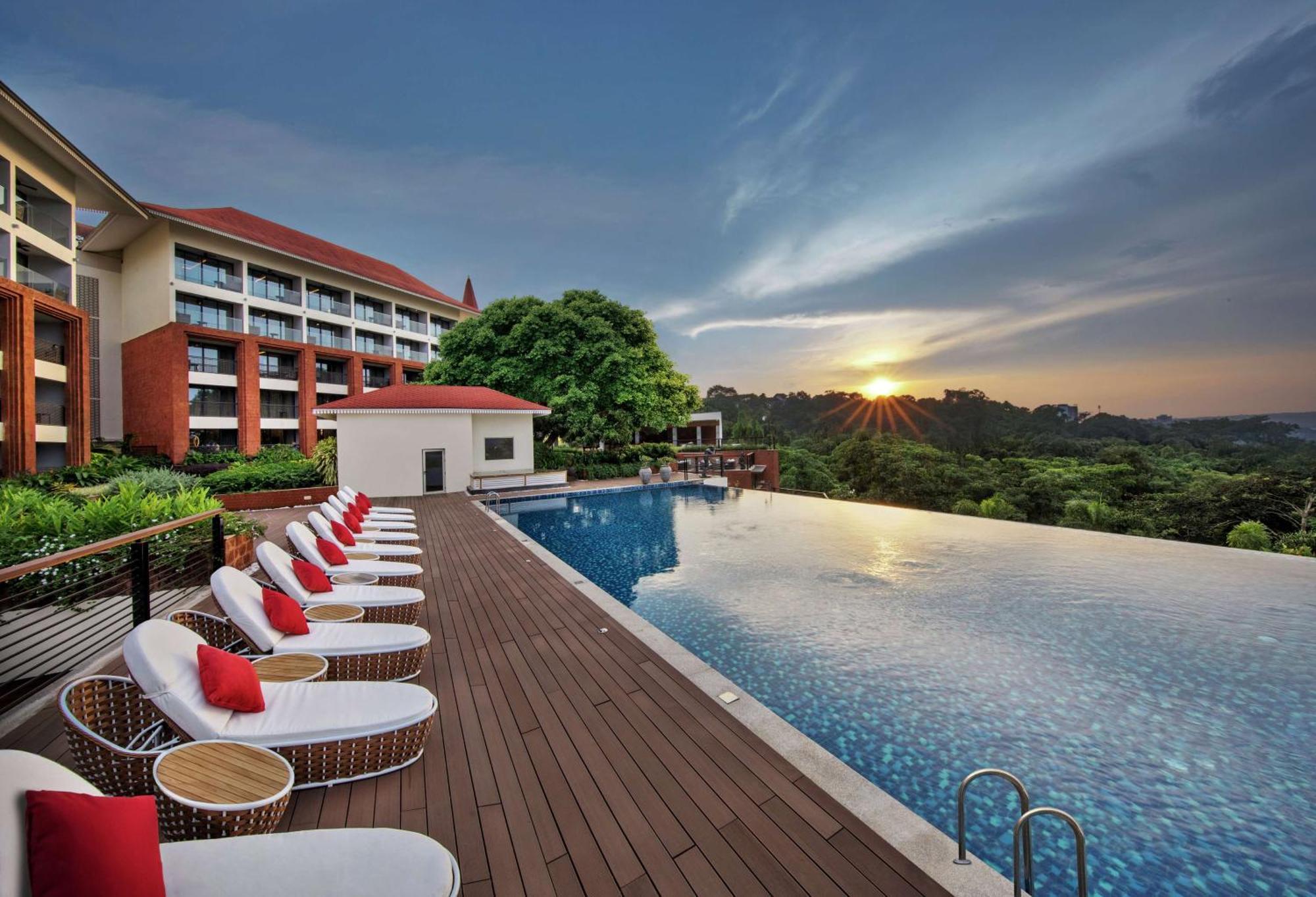Doubletree By Hilton Goa - Panaji Hotel Ngoại thất bức ảnh
