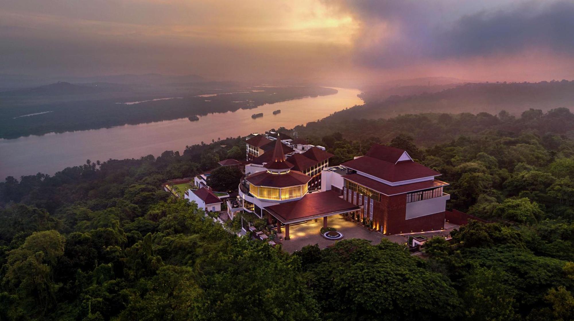 Doubletree By Hilton Goa - Panaji Hotel Ngoại thất bức ảnh
