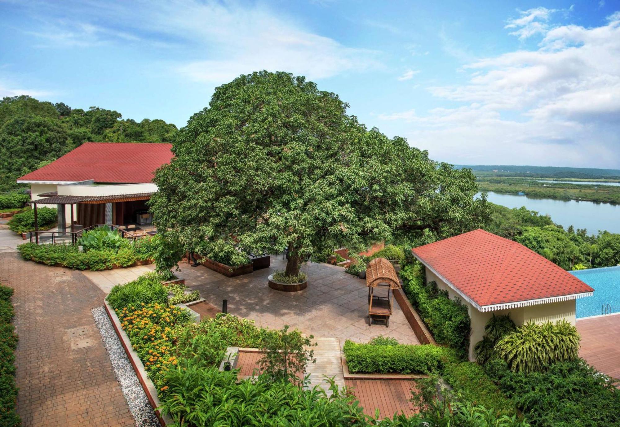 Doubletree By Hilton Goa - Panaji Hotel Ngoại thất bức ảnh